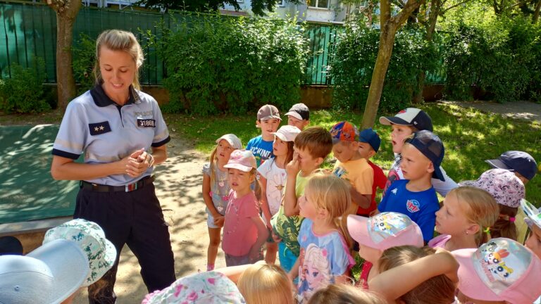 Fotografie 10 – Policie navštívila školku